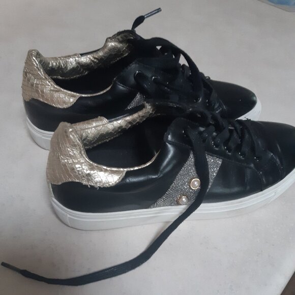 Steve Madden Black Runners (Sneakers) with gold and silver trim Size 8 - Picture 3 of 13